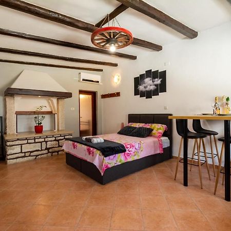 House 1119 Villa Muntic Bagian luar foto