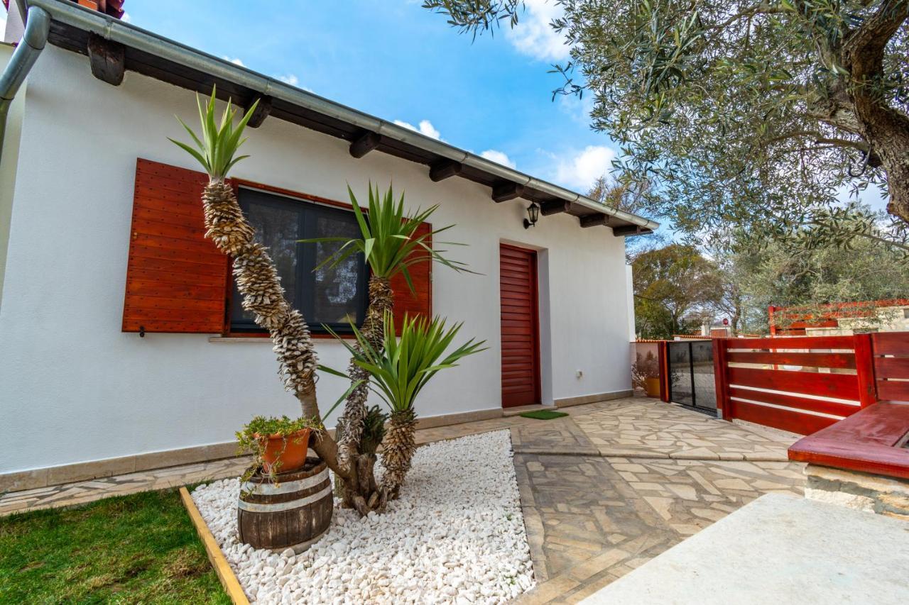 House 1119 Villa Muntic Bagian luar foto