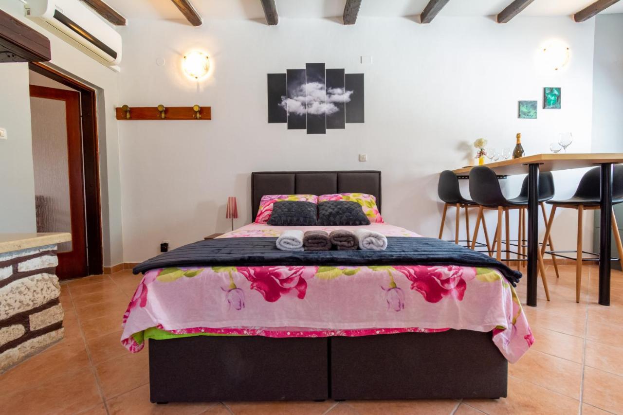House 1119 Villa Muntic Bagian luar foto