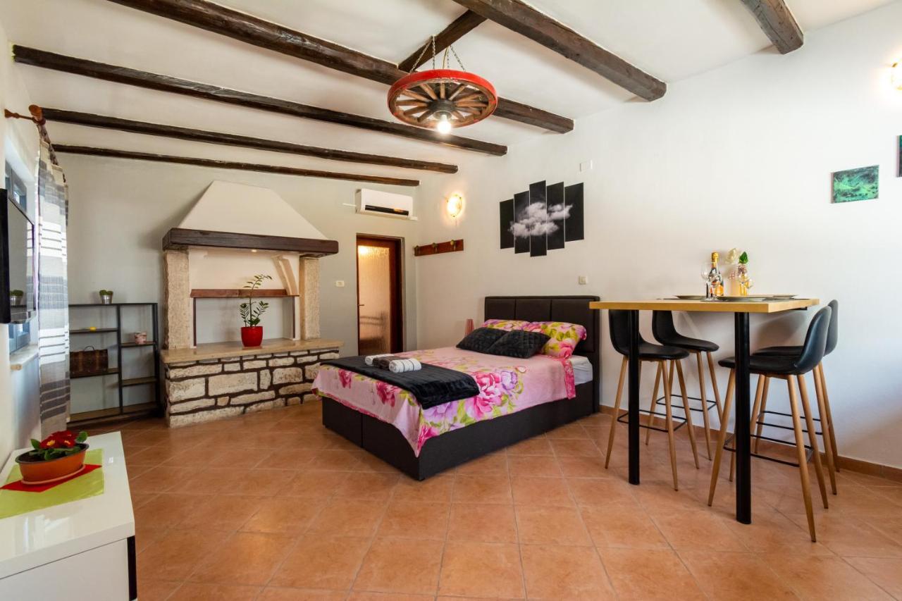 House 1119 Villa Muntic Bagian luar foto