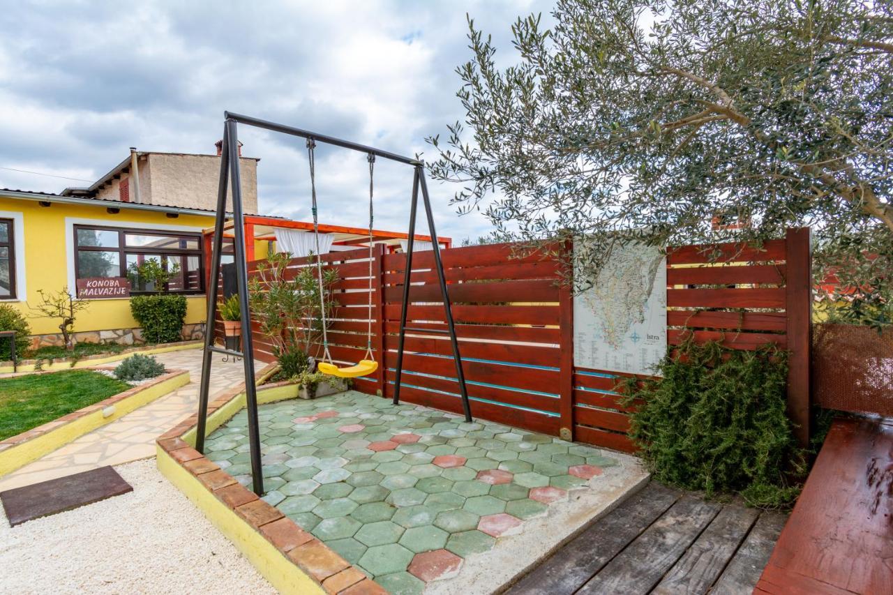 House 1119 Villa Muntic Bagian luar foto