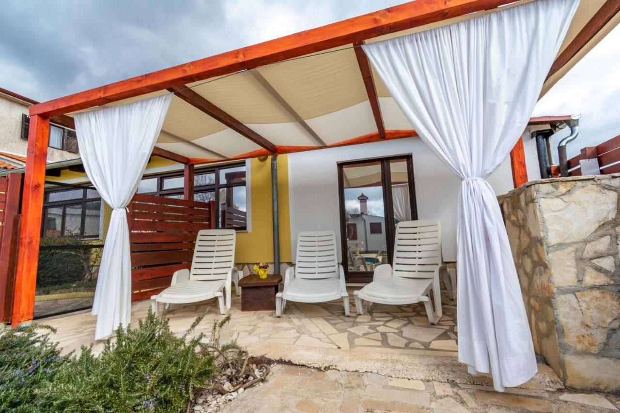 House 1119 Villa Muntic Bagian luar foto
