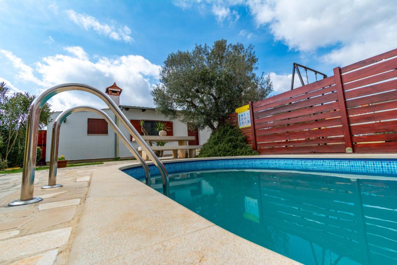 House 1119 Villa Muntic Bagian luar foto
