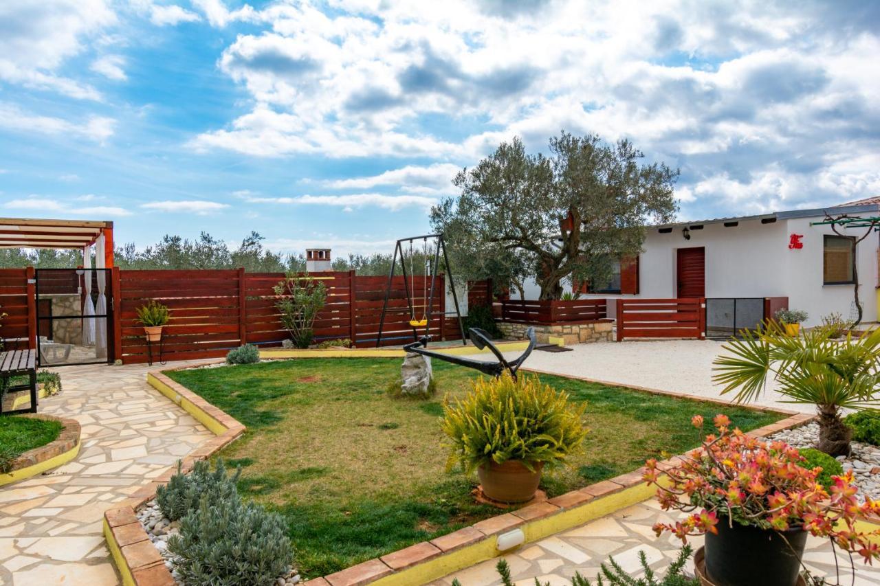 House 1119 Villa Muntic Bagian luar foto